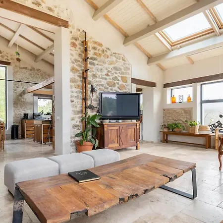 Villa Charming In The Countryside With Swimmingpool
