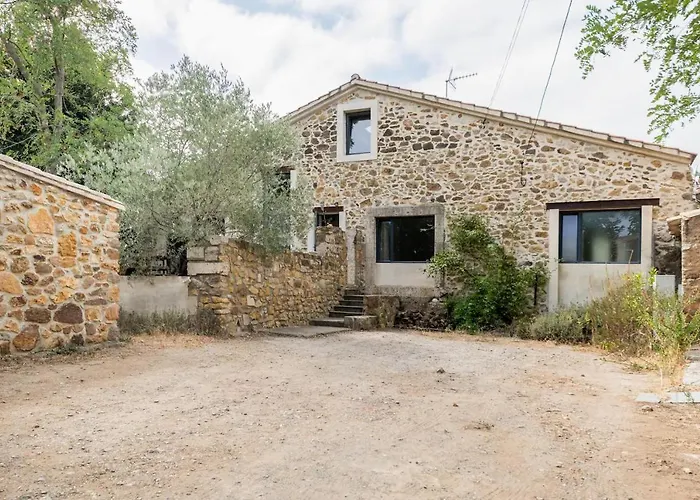 Willa Charming In The Countryside With Swimmingpool Fabrezan